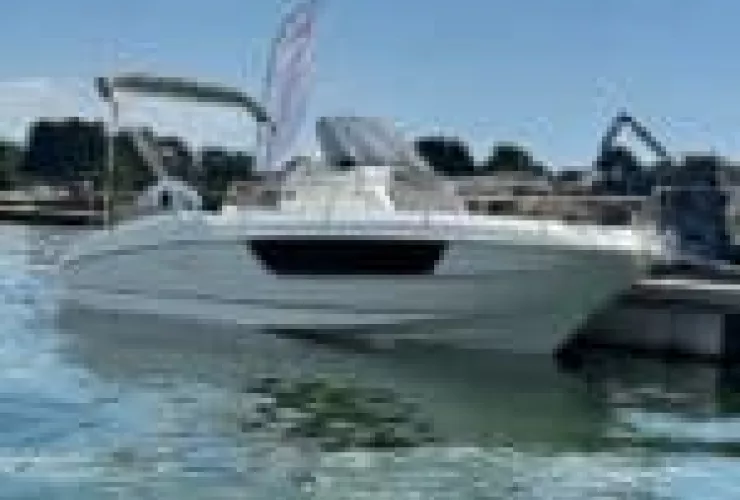 PRUA AL VENTO PRUA AL VENTO 700 SUNDECK