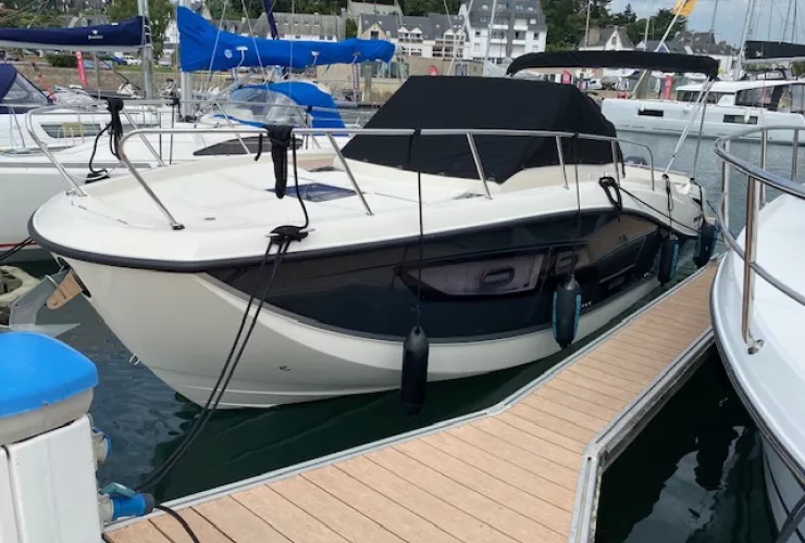 QUICKSILVER ACTIV 875 SUNDECK
