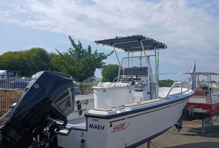 BOSTON WHALER  - 27