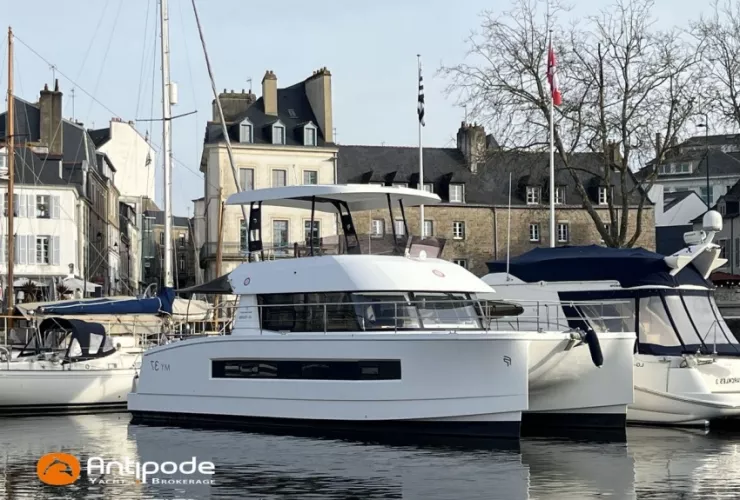 FOUNTAINE PAJOT MY 37