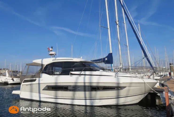 JEANNEAU NC 33