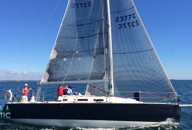 J BOATS J 109