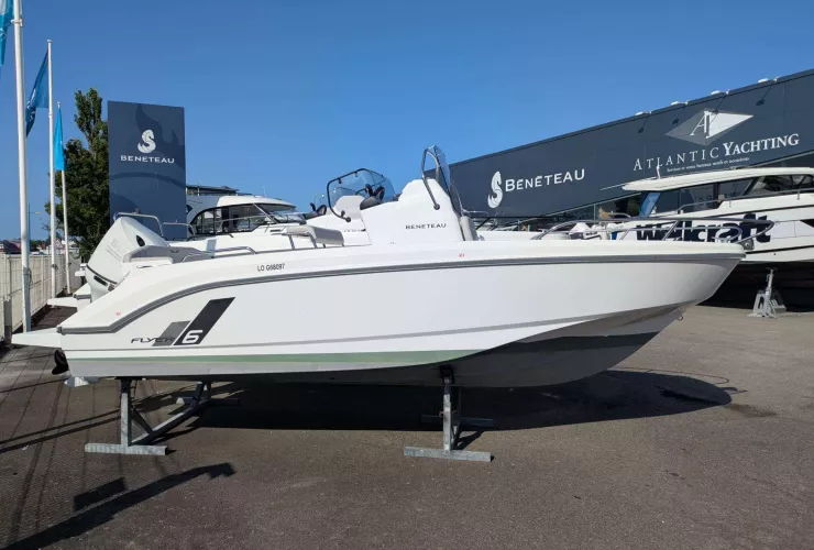 BENETEAU FLYER 6 SPACEDECK