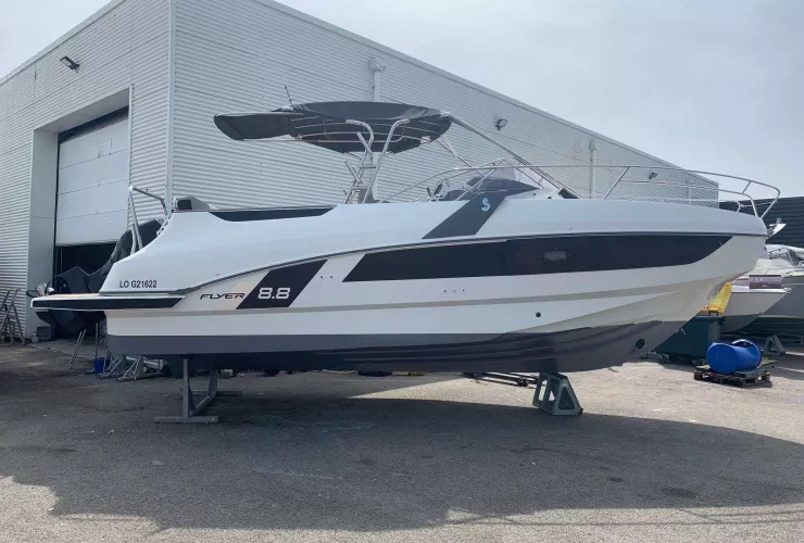 BENETEAU FLYER 8.8 SUNDECK