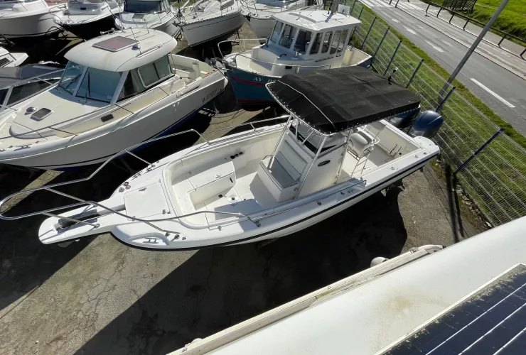 BOSTON WHALER OUTRAGE 260 - 2