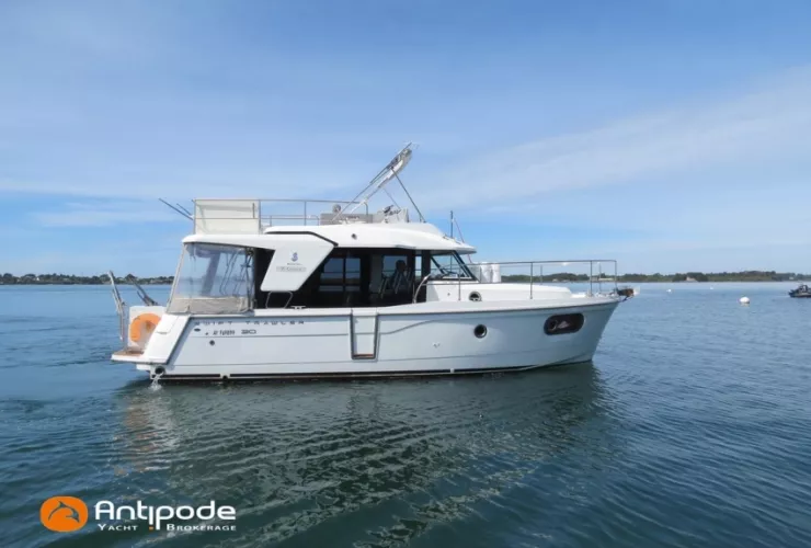 BENETEAU SWIFT TRAWLER 30 - 2