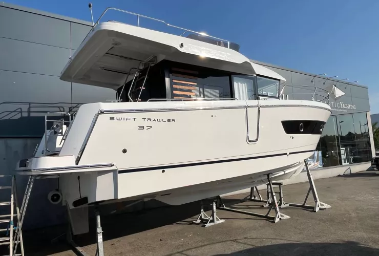 BENETEAU SWIFT TRAWLER 37 FLY - 2