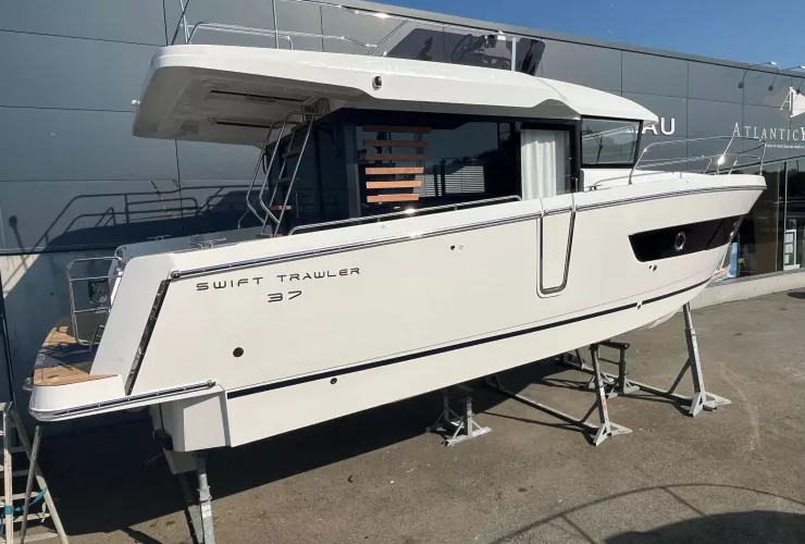 BENETEAU SWIFT TRAWLER 37 FLY - 3