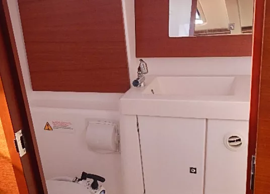 DUFOUR YACHTS - DUFOUR 380 - 10