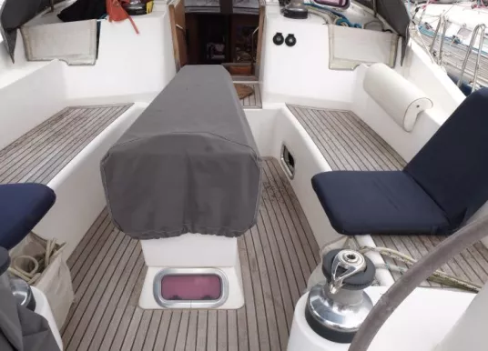 WAUQUIEZ - PILOT SALOON 47 - 9