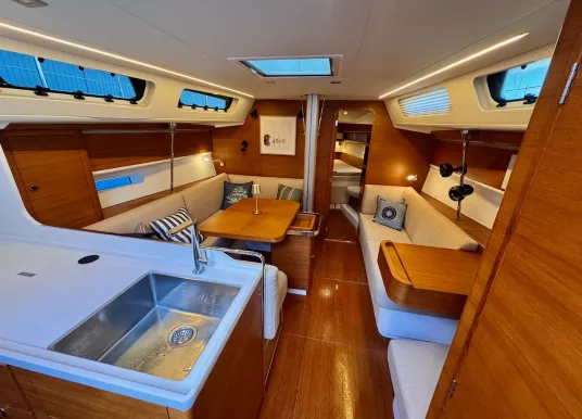 ITALIA YACHTS - 12.98 - 14