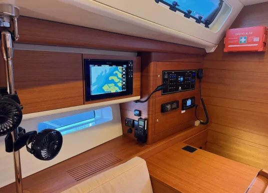ITALIA YACHTS - 12.98 - 17