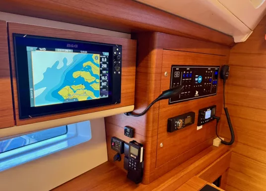 ITALIA YACHTS - 12.98 - 18