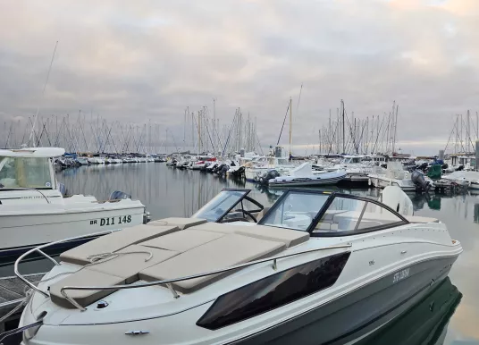 BAYLINER - VR6 CUDDY OUTBOARD