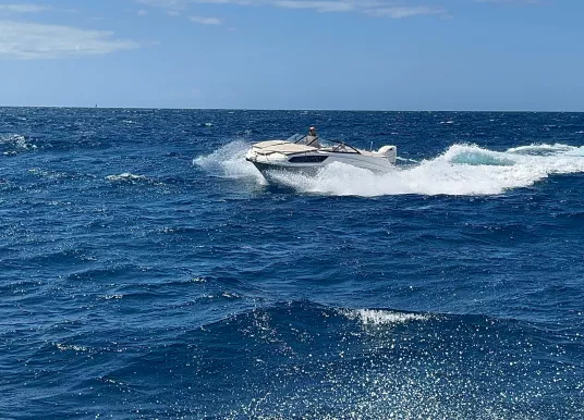 BAYLINER - VR6 CUDDY OUTBOARD - 2