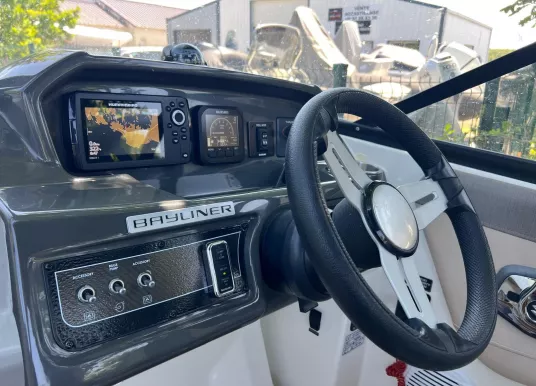 BAYLINER - VR6 CUDDY OUTBOARD - 6