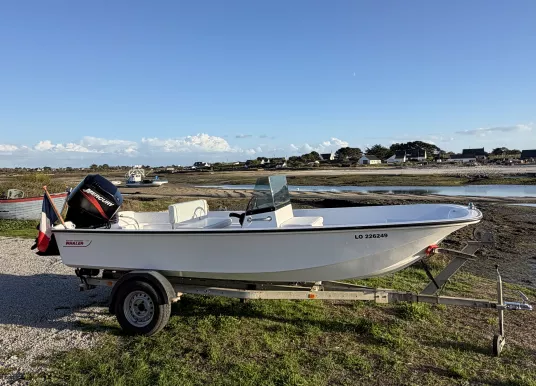 BOSTON WHALER - MONTAUK
