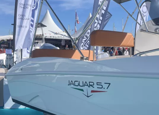 PRUA AL VENTO - JAGUAR 570 OPEN - 3