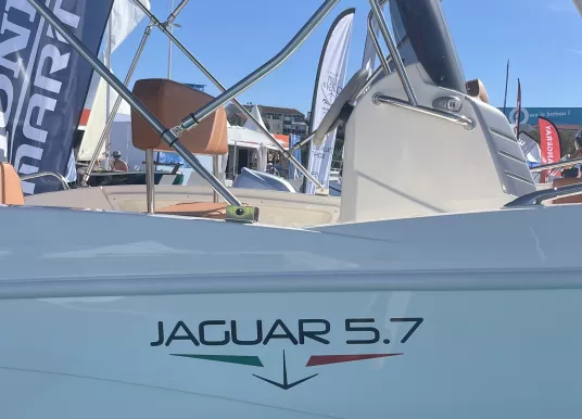 PRUA AL VENTO - JAGUAR 570 OPEN - 4