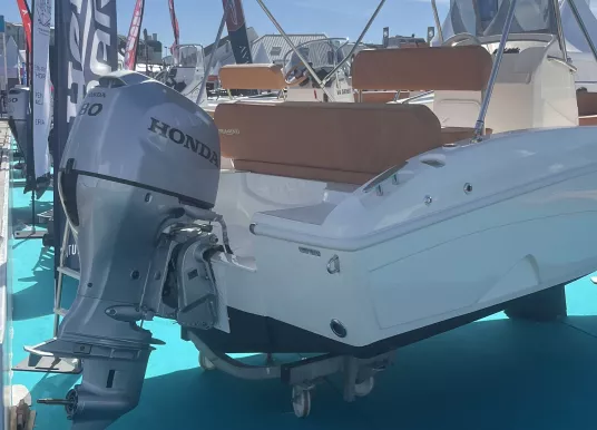 PRUA AL VENTO - JAGUAR 570 OPEN - 5