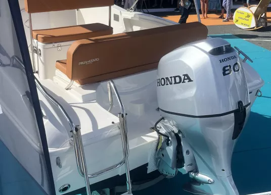 PRUA AL VENTO - JAGUAR 570 OPEN - 7