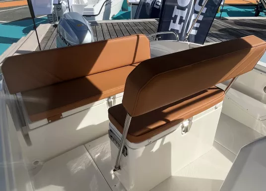 PRUA AL VENTO - JAGUAR 570 OPEN - 11