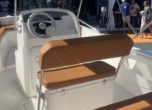 PRUA AL VENTO - JAGUAR 570 OPEN - 12
