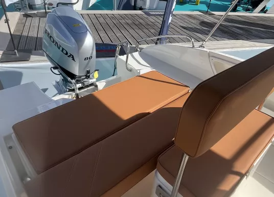 PRUA AL VENTO - JAGUAR 570 OPEN - 13