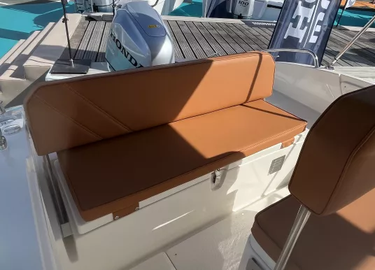 PRUA AL VENTO - JAGUAR 570 OPEN - 14