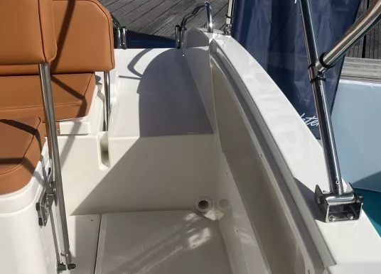 PRUA AL VENTO - JAGUAR 570 OPEN - 15