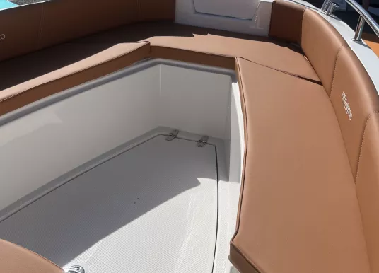 PRUA AL VENTO - JAGUAR 570 OPEN - 18