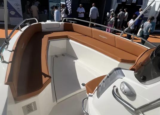 PRUA AL VENTO - JAGUAR 570 OPEN - 19