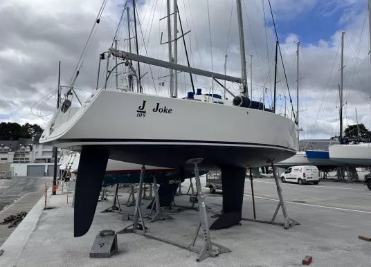 J COMPOSITES - J 109 - 10