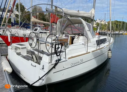 BENETEAU - OCEANIS 35