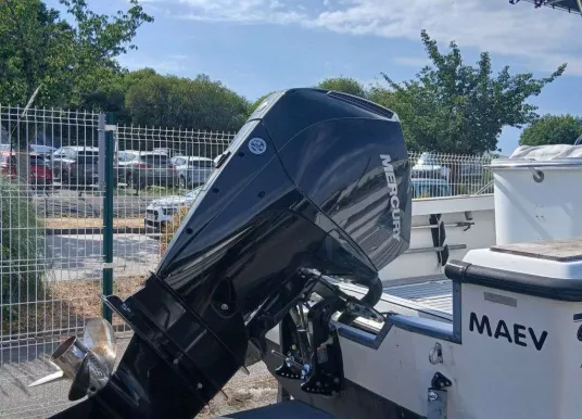 BOSTON WHALER - OUTRAGE 21 - 2