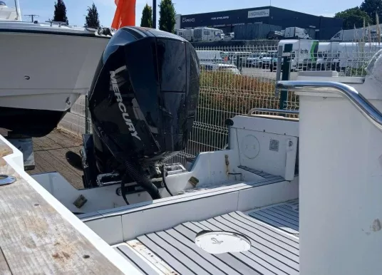 BOSTON WHALER - OUTRAGE 21 - 8