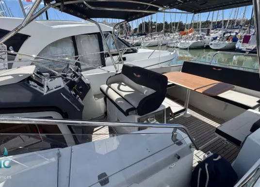 BENETEAU - FLYER 8.8 SUNDECK - 15