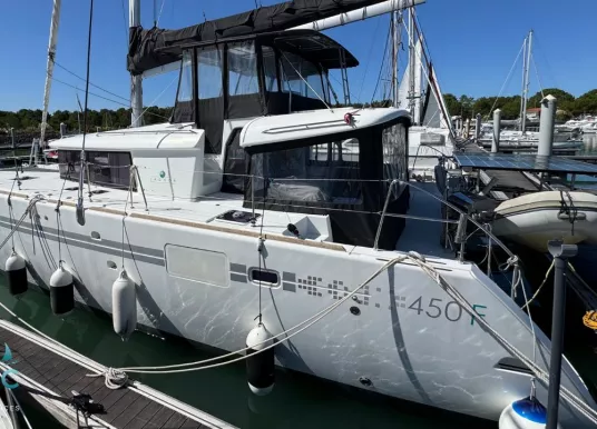 LAGOON - 450 F - 2