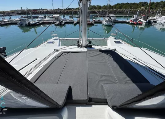 LAGOON - 450 F - 11