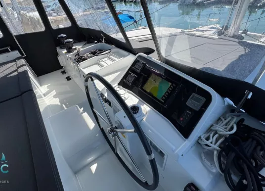 LAGOON - 450 F - 14