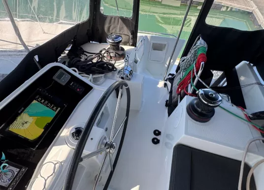 LAGOON - 450 F - 17
