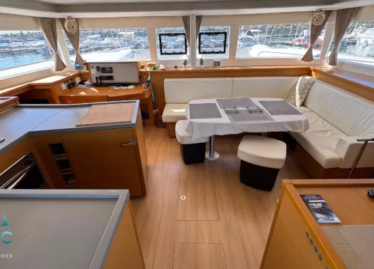 LAGOON - 450 F - 23