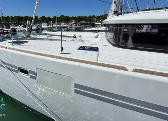 LAGOON - 450 F - 4