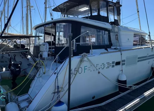 LAGOON - 450 F - 6