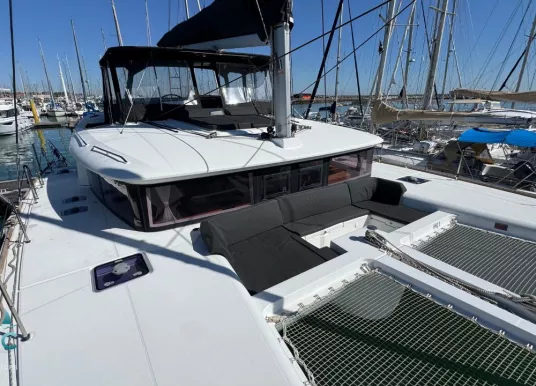 LAGOON - 450 F - 9