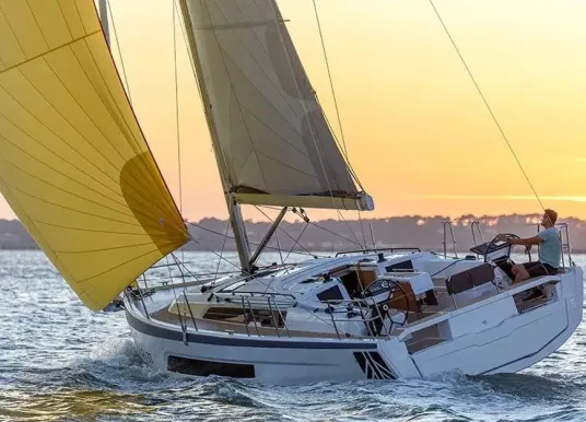 DUFOUR YACHTS - DUFOUR 37 - 2