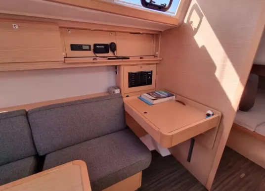 DUFOUR YACHTS - DUFOUR 430 - 9