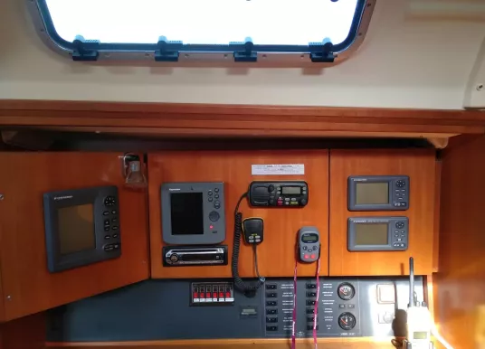 DUFOUR YACHTS - DUFOUR 385 - 9