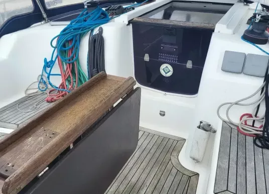 DUFOUR YACHTS - DUFOUR 365 - 10