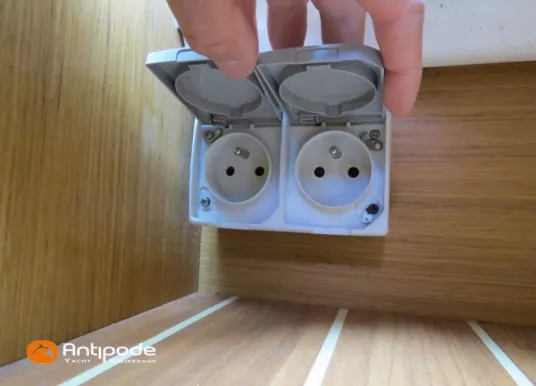 JEANNEAU - MERRY FISHER 10 - 33